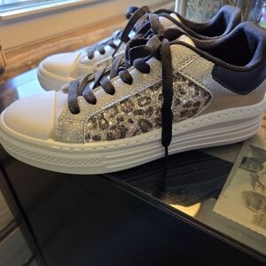 Stylish Women's Glitter Sneakers